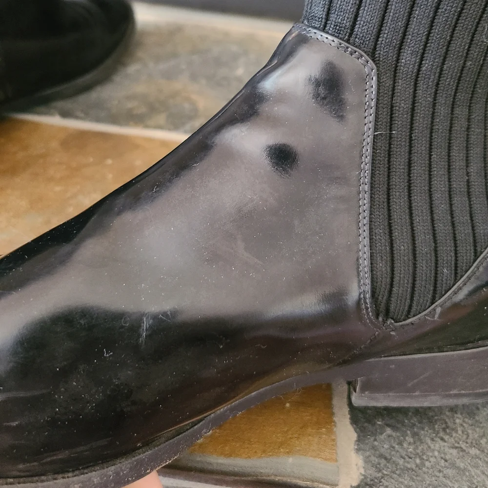 Vince Black Women's Perlow Patent Leather Booties size 9.5 1 inch heel